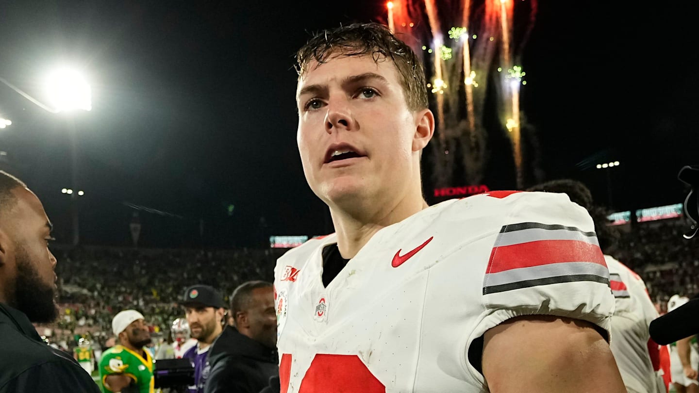 Rose Bowl officials block Will Howard from stage after Ohio State beat