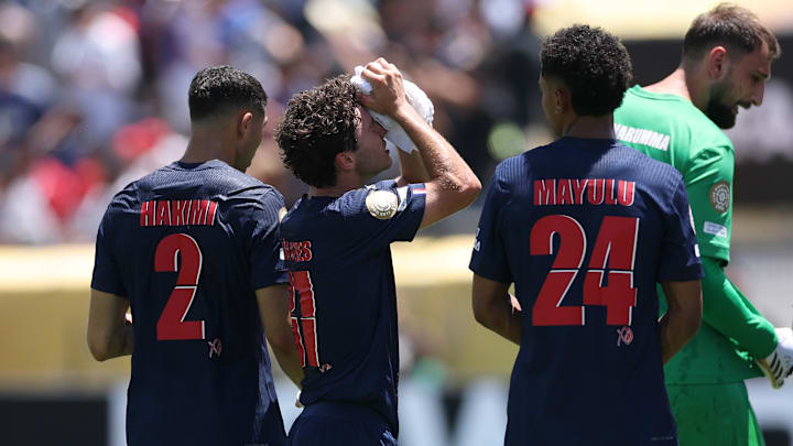 Les joueurs du PSG portaient un maillot en collaboration avec XO, la marque de l'artiste The Weeknd, lors du Mondial des clubs Les joueurs du PSG portaient un maillot en collaboration avec XO, la marque de l'artiste The Weeknd, lors du Mondial des clubs