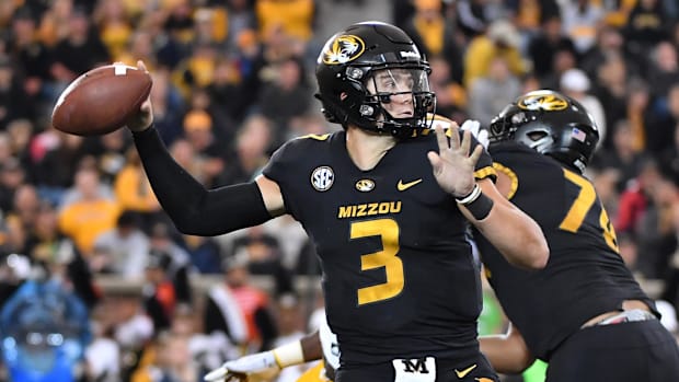 Missouri Tigers quarterback Drew Lock (3)