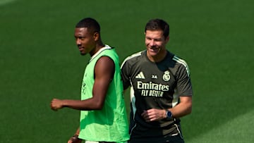 David Alaba et Xabi Alonso lors d'une séance d'entraînement du Real Madrid.