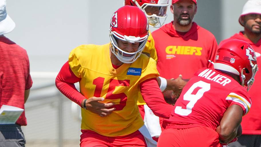Chiefs rookie Delane practices injured; cornerback spot tight