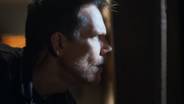 Kevin Bacon as Hub Halloran in The Bondsman
