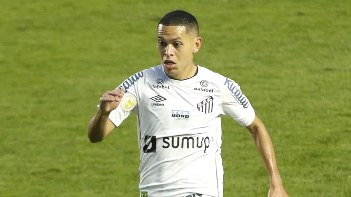 O Santos deve ir com o mesmo time que venceu o Salgueiro por 3 a 0 pela Copa do Brasil. O Santos deve ir com o mesmo time que venceu o Salgueiro por 3 a 0 pela Copa do Brasil.