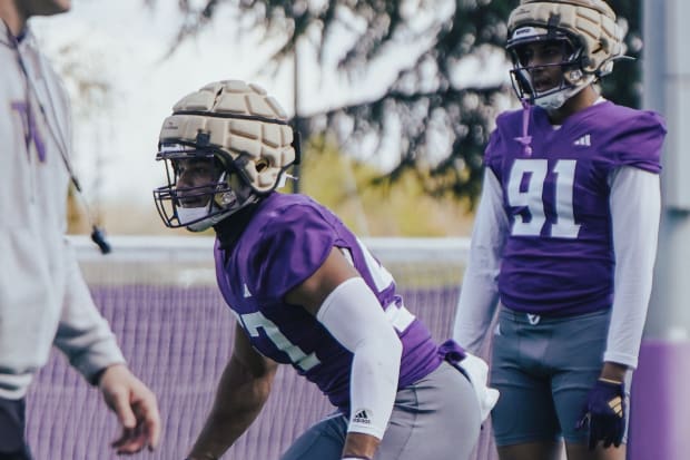 Anthony Ward (57) and his brother Isaiah Ward (91) transferred together from Arizona to the UW. 