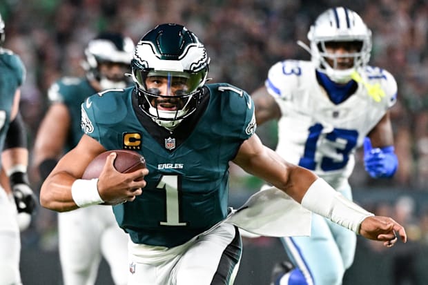 Philadelphia Eagles quarterback Jalen Hurts carries the ball against the Dallas Cowboys