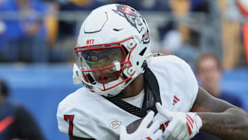 Oct 25, 2025; Pittsburgh, Pennsylvania, USA; North Carolina State Wolfpack tight end Justin Joly (7) catches the ball for a touchdown against the Pittsburgh Panthers during the first quarter at Acrisure Stadium. Mandatory Credit: Charles LeClaire-Imagn Images