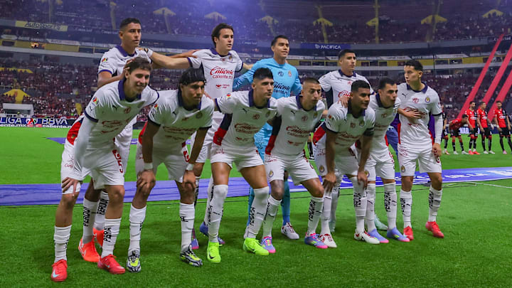 Los jugadorss que podrían salir de Chivas Los jugadorss que podrían salir de Chivas