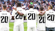 Companheiros do brasileiro entraram em campo vestidos com a camisa 20