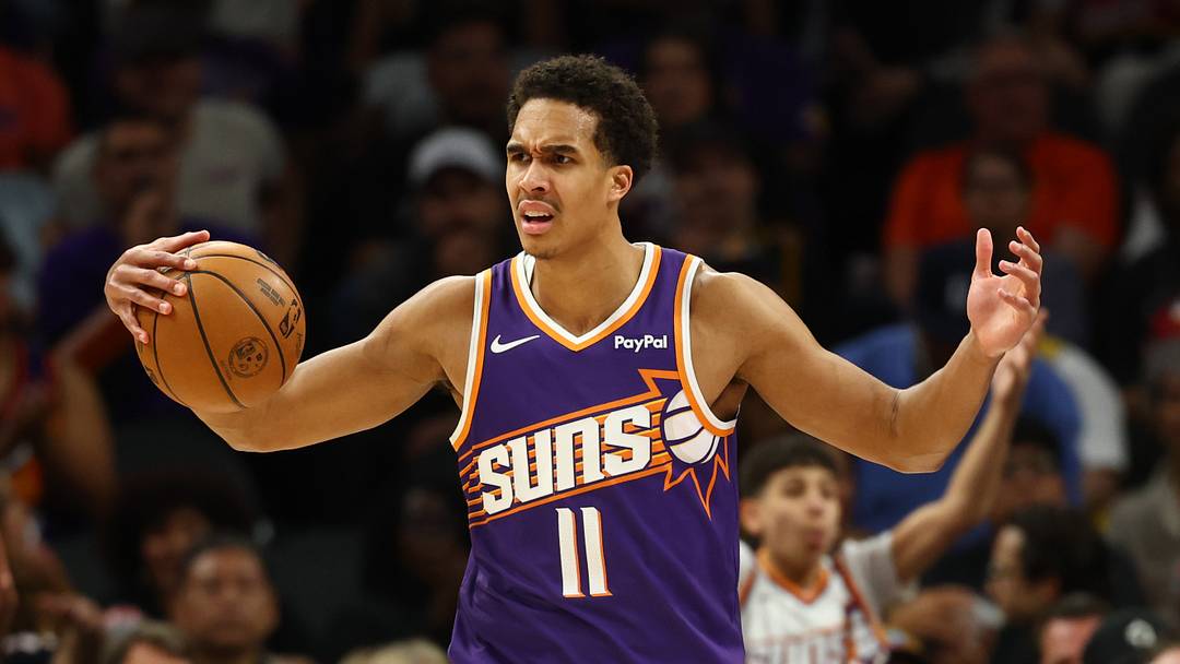 Feb 26, 2026; Phoenix, Arizona, USA; Phoenix Suns forward Oso Ighodaro (11) reacts against the Los Angeles Lakers in the first half at Mortgage Matchup Center. Mandatory Credit: Mark J. Rebilas-Imagn Images