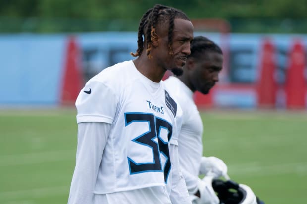 Tennessee Titans defensive back L'Jarius Sneed on the practice field.