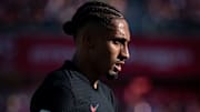 Raphinha iniciará mais uma partida como titular pelo Barcelona