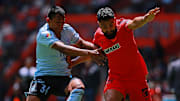 Erick Ávalos (Tigres) y el argentino Alexis Canelo (Toluca) durante el Grita México 2021 de la Liga MX.