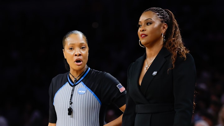 Notre Dame Fighting Irish head coach Niele Ivey 