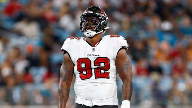 Tampa Bay Buccaneers defensive end William Gholston (92) looks on 