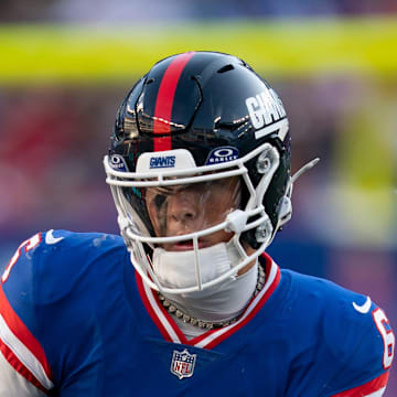 New York Giants quarterback Jaxson Dart (6) runs with the ball during a week 9 game between New York Giants and San Francisco 49ers at MetLife Stadium on Sunday, Nov. 2, 2025.