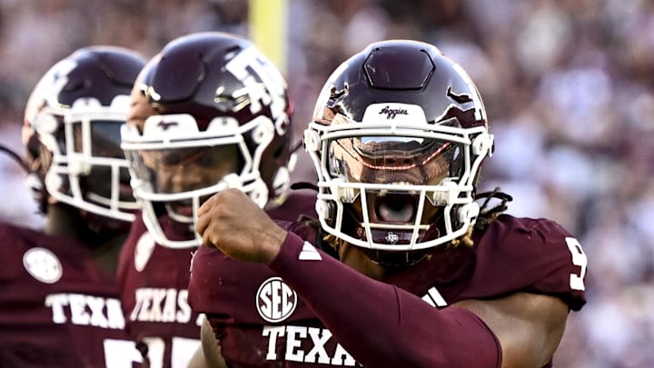 Texas A&M Aggies defensive end Cashius Howell (9)