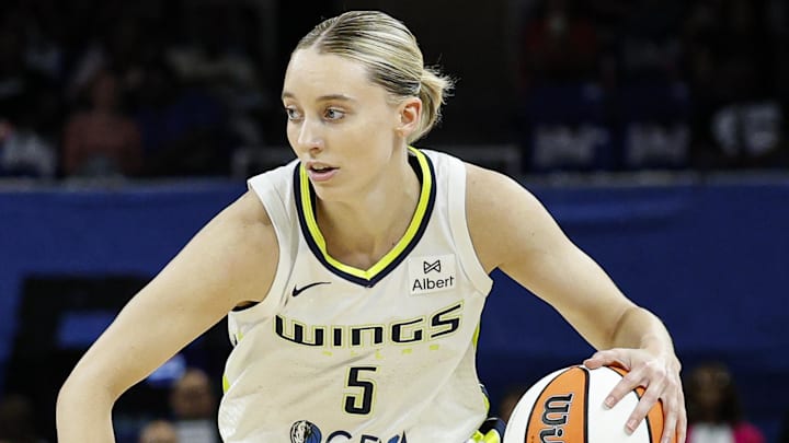 Jul 9, 2025; Chicago, Illinois, USA; Dallas Wings guard Paige Bueckers (5) brings the ball up court against the Chicago Sky during the first half at Wintrust Arena. Mandatory Credit: Kamil Krzaczynski-Imagn Images Jul 9, 2025; Chicago, Illinois, USA; Dallas Wings guard Paige Bueckers (5) brings the ball up court against the Chicago Sky during the first half at Wintrust Arena. Mandatory Credit: Kamil Krzaczynski-Imagn Images