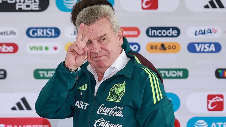 Javier Aguirre debutó en el América, pasó seis años en Chivas, construyó una segunda casa en Pamplona y dirigió a equipos en tres continentes. Por eso, cuando le preguntan a qué club pertenece su corazón, la respuesta ya no es tan sencilla. Javier Aguirre debutó en el América, pasó seis años en Chivas, construyó una segunda casa en Pamplona y dirigió a equipos en tres continentes. Por eso, cuando le preguntan a qué club pertenece su corazón, la respuesta ya no es tan sencilla.