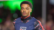 Jamal Lewis se lesionou enquanto representava a Irlanda