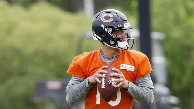 Chicago Bears quarterback Caleb Williams (18) looks to pass the ball during minicamp Chicago Bears quarterback Caleb Williams (18) looks to pass the ball during minicamp