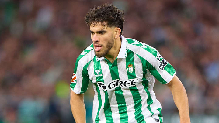 Ez Abde, ailier du Betis Séville qui pourrait rapporter gros au Barça. Ez Abde, ailier du Betis Séville qui pourrait rapporter gros au Barça.