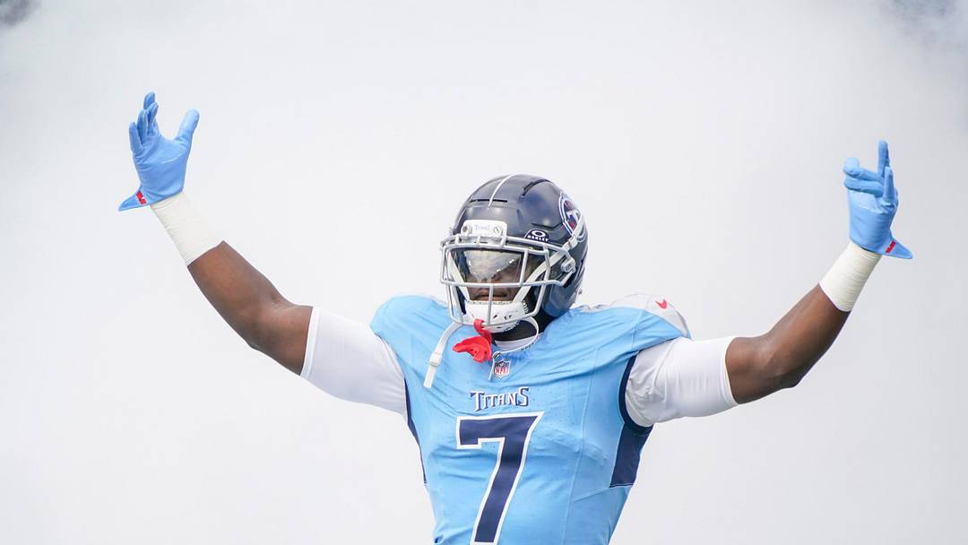 Sep 21, 2025; Nashville, Tennessee, USA; Tennessee Titans linebacker Oluwafemi Oladejo (7) takes the field before the game against the Indianapolis Colts at Nissan Stadium. Mandatory Credit: Andrew Nelles-USA TODAY Network via Imagn Images