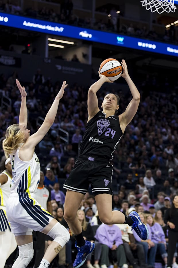 Golden State Valkyries forward Cecilia Zandalasini shoots as Dallas Wings guard Paige Bueckers defends