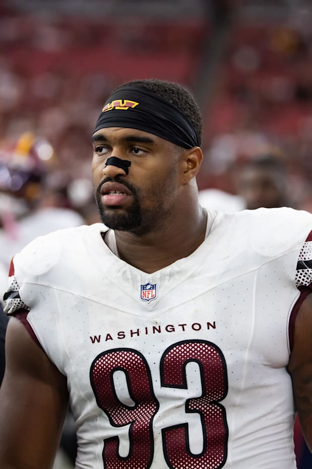 Washington Commanders defensive tackle Jonathan Allen against the Arizona Cardinals at State Farm Stadium