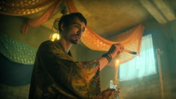 The Umbrella Academy. Robert Sheehan as Klaus Hargreeves in episode 404 of The Umbrella Academy. Cr. Courtesy of Netflix © 2024