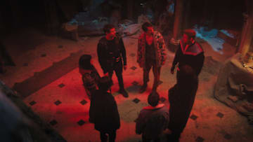 The Umbrella Academy. (L to R) Ritu Arya as Lila Pitts, Aidan Gallagher as Number Five, David Castañeda as Diego Hargreeves, Robert Sheehan as Klaus Hargreeves, Elliot Page as Viktor Hargreeves, Emmy Raver-Lampman as Allison Hargreeves, Tom Hopper as Luther Hargreeves in episode 406 of The Umbrella Academy. Cr. Courtesy Of Netflix © 2024