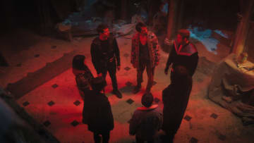 The Umbrella Academy. (L to R) Ritu Arya as Lila Pitts, Aidan Gallagher as Number Five, David Castañeda as Diego Hargreeves, Robert Sheehan as Klaus Hargreeves, Elliot Page as Viktor Hargreeves, Emmy Raver-Lampman as Allison Hargreeves, Tom Hopper as Luther Hargreeves in episode 406 of The Umbrella Academy. Cr. Courtesy Of Netflix © 2024