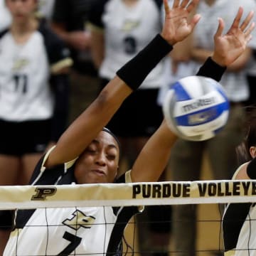 Purdue Boilermakers Raven Colvin (7) and Purdue Boilermakers Eva Hudson (17) defend a spike 