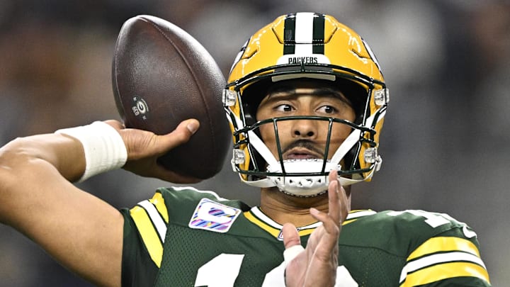 Green Bay Packers quarterback Jordan Love (10) throws a touchdown pass at Dallas.