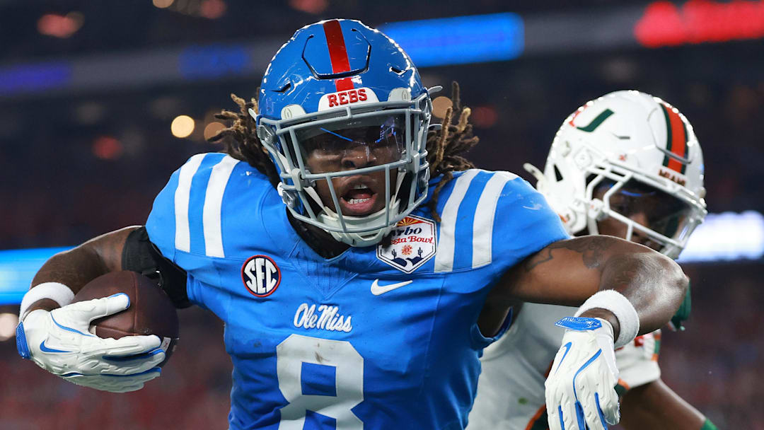 Jan 8, 2026; Glendale, AZ, USA; Mississippi Rebels tight end Dae'quan Wright (8) makes a touchdown catch against the Miami Hurricanes in the second half during the 2026 Fiesta Bowl and semifinal game of the College Football Playoff at State Farm Stadium. Jan 8, 2026; Glendale, AZ, USA; Mississippi Rebels tight end Dae'quan Wright (8) makes a touchdown catch against the Miami Hurricanes in the second half during the 2026 Fiesta Bowl and semifinal game of the College Football Playoff at State Farm Stadium.