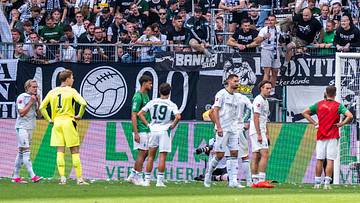 Die Gladbacher Mannschaft nach der Partie vor den Fans Die Gladbacher Mannschaft nach der Partie vor den Fans
