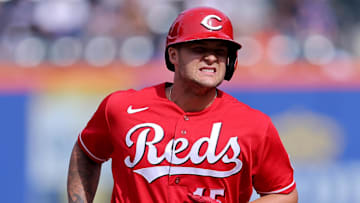 Cincinnati Reds left fielder Nick Senzel (15)