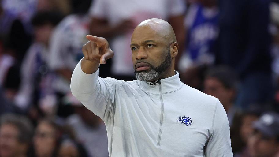 Jamahl Mosley on the sideline for the Magic last season.
