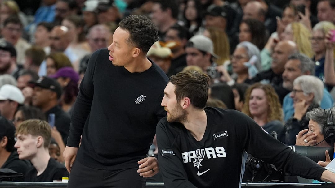 Mar 19, 2026; San Antonio, Texas, USA;  San Antonio Spurs head coach Mitch Johnson talks with center Luke Kornet (7) in the first half against the Phoenix Suns at Frost Bank Center. Mandatory Credit: Daniel Dunn-Imagn Images