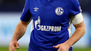 Schalke a pris la décision de retirer le sponsor de son maillot. Schalke a pris la décision de retirer le sponsor de son maillot.