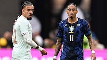 Raphinha (rechts) musste verletzt ausgewechselt werden Raphinha (rechts) musste verletzt ausgewechselt werden