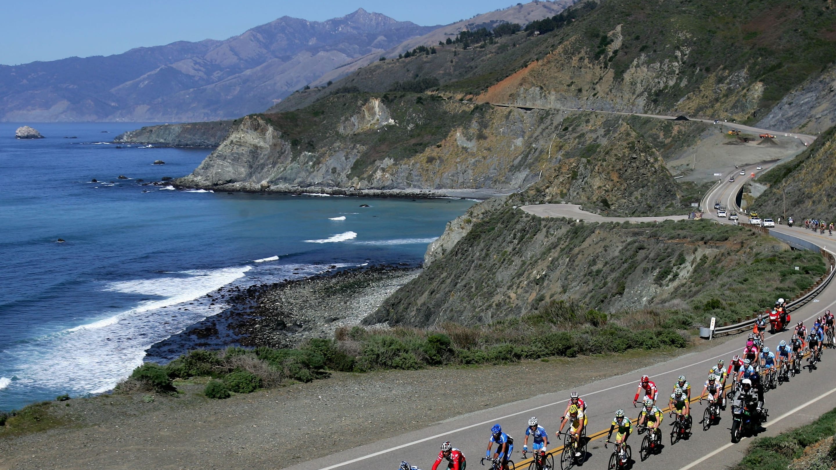 7 Scenic Drives in America That Feel Like a Movie Set