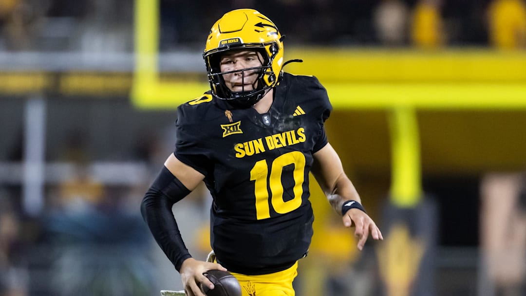 Former Arizona State Sun Devils quarterback Sam Leavitt (10) against the Houston Cougars at Mountain America Stadium. Former Arizona State Sun Devils quarterback Sam Leavitt (10) against the Houston Cougars at Mountain America Stadium.