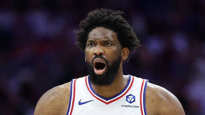 76ers center Joel Embiid (21) 