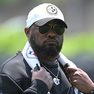 Pittsburgh Steelers head coach Mike Tomlin looks on during minicamp.