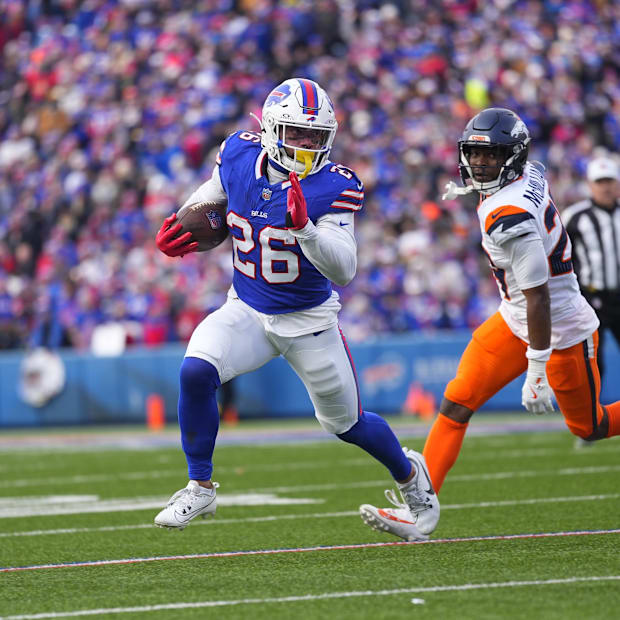 Ty Johnson gains yards
