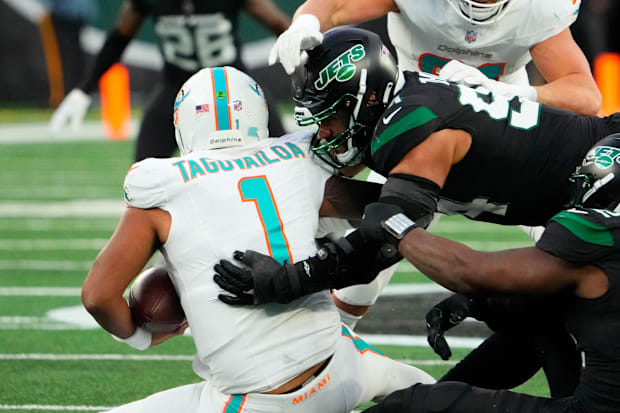 New York Jets defensive end Solomon Thomas sacks Miami Dolphins quarterback Tua Tagovailoa.