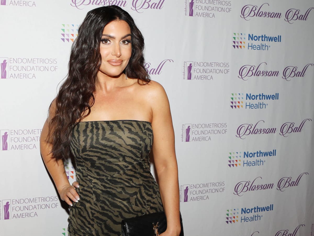 ESPN's Molly Qerim's pouty-face selfie teases low-cut fit