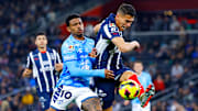 El brasileño John Kennedy y Héctor Moreno durante la fase regular
