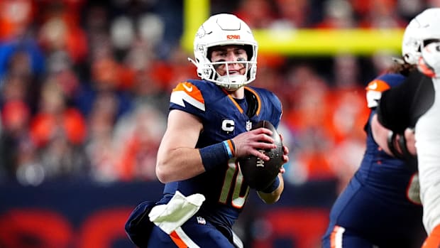 Denver Broncos quarterback Bo Nix (10) drops back to pass the ball in the first quarter against the Cleveland Browns.j