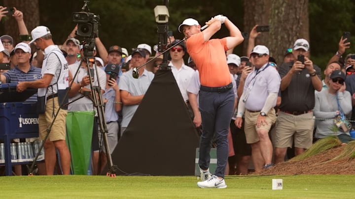 Rory McIlroy shot 5 under late Thursday to match Patrick Cantlay's morning 65. 